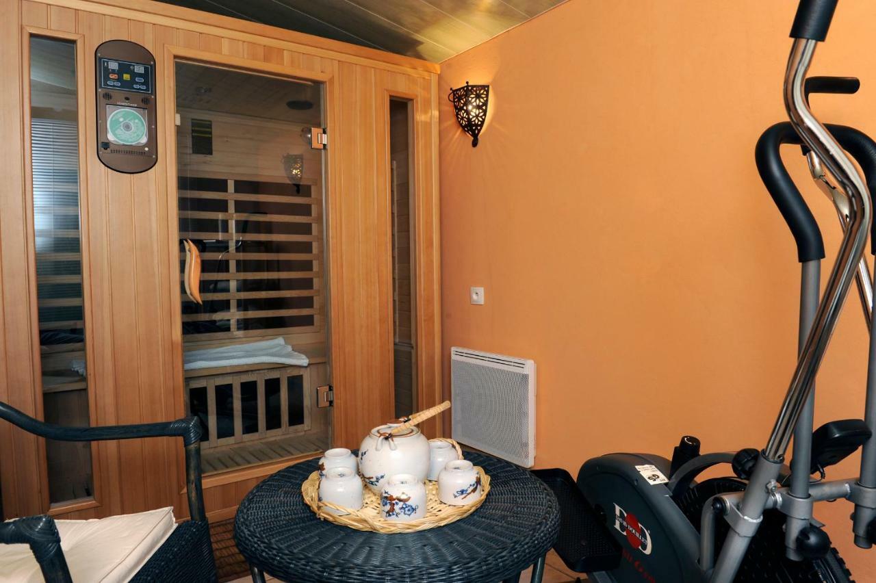 La Chambre D'Amis La Costignieres Montgueux Екстер'єр фото
