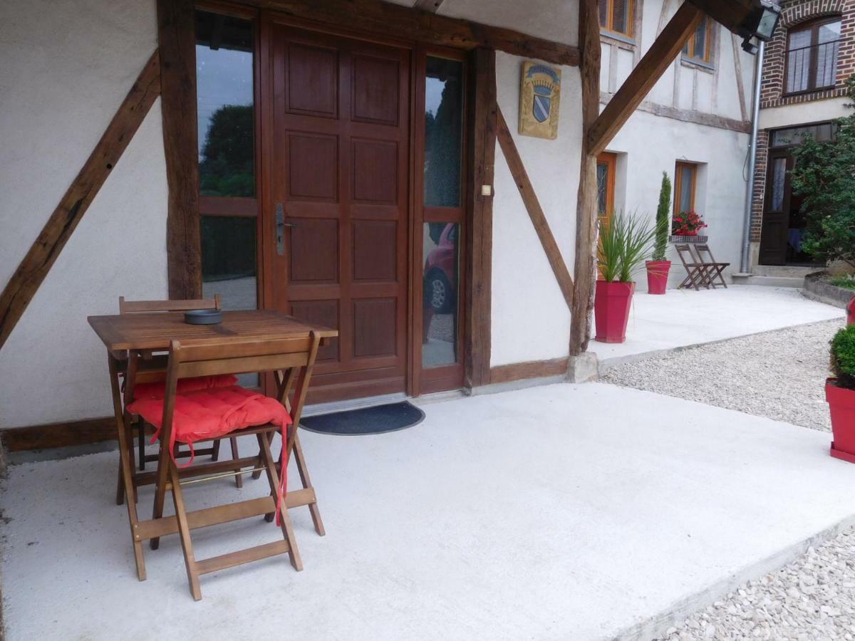 La Chambre D'Amis La Costignieres Montgueux Екстер'єр фото