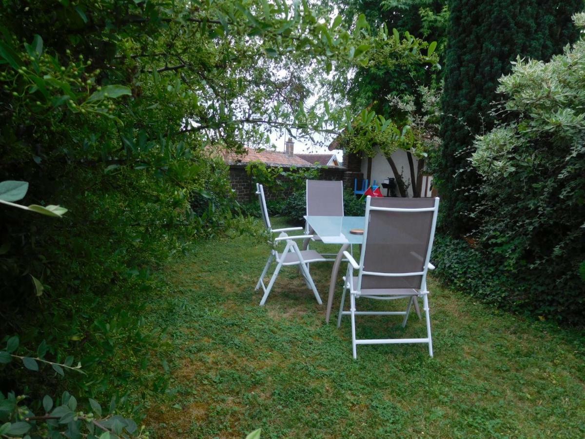 La Chambre D'Amis La Costignieres Montgueux Екстер'єр фото